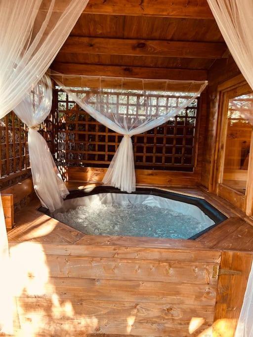 Chalet Bois Jacuzzi Bessan エクステリア 写真